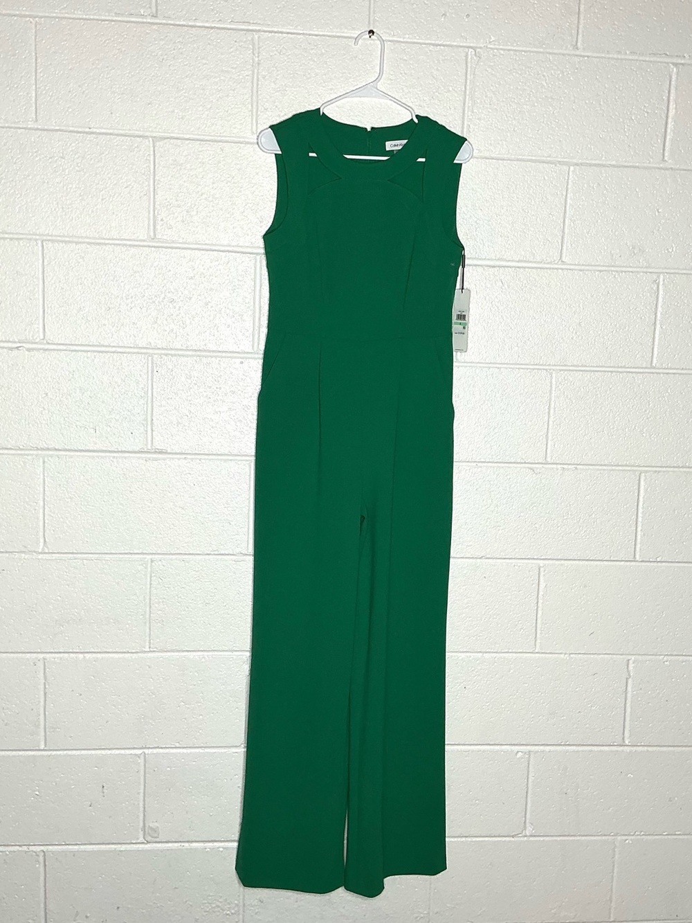 < NEW Calvin Klein Green Sleeveless Jumpsuit With Cut-Out Neckline >
